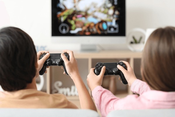 consola jocuri copii copii jucand jocuri pe televizor